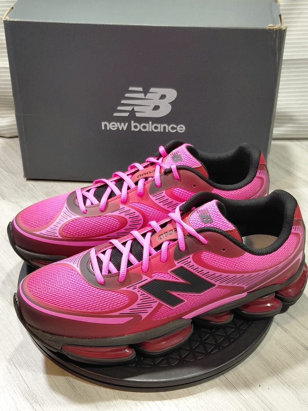 NEW New Balance Mens ABZORB 2000 Premium Pink Red Black Running Shoes SIZE 12D